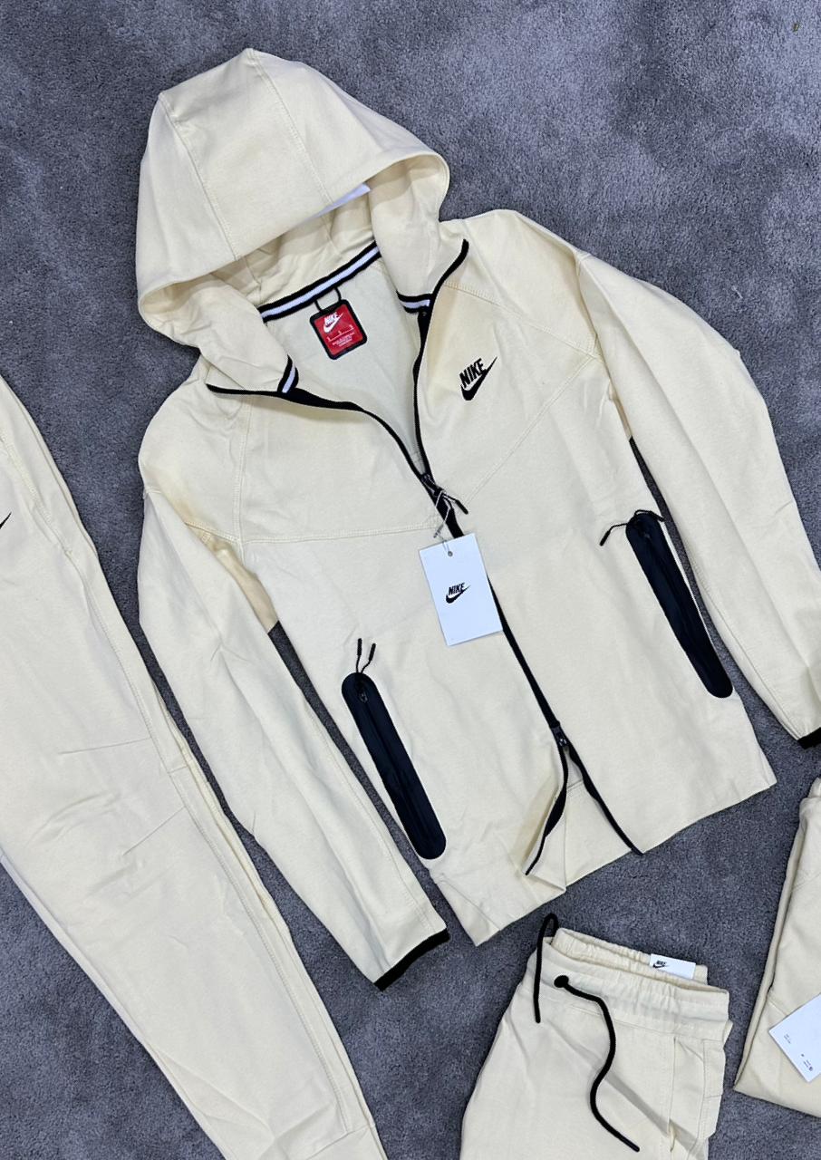 Chándal Nike Tech