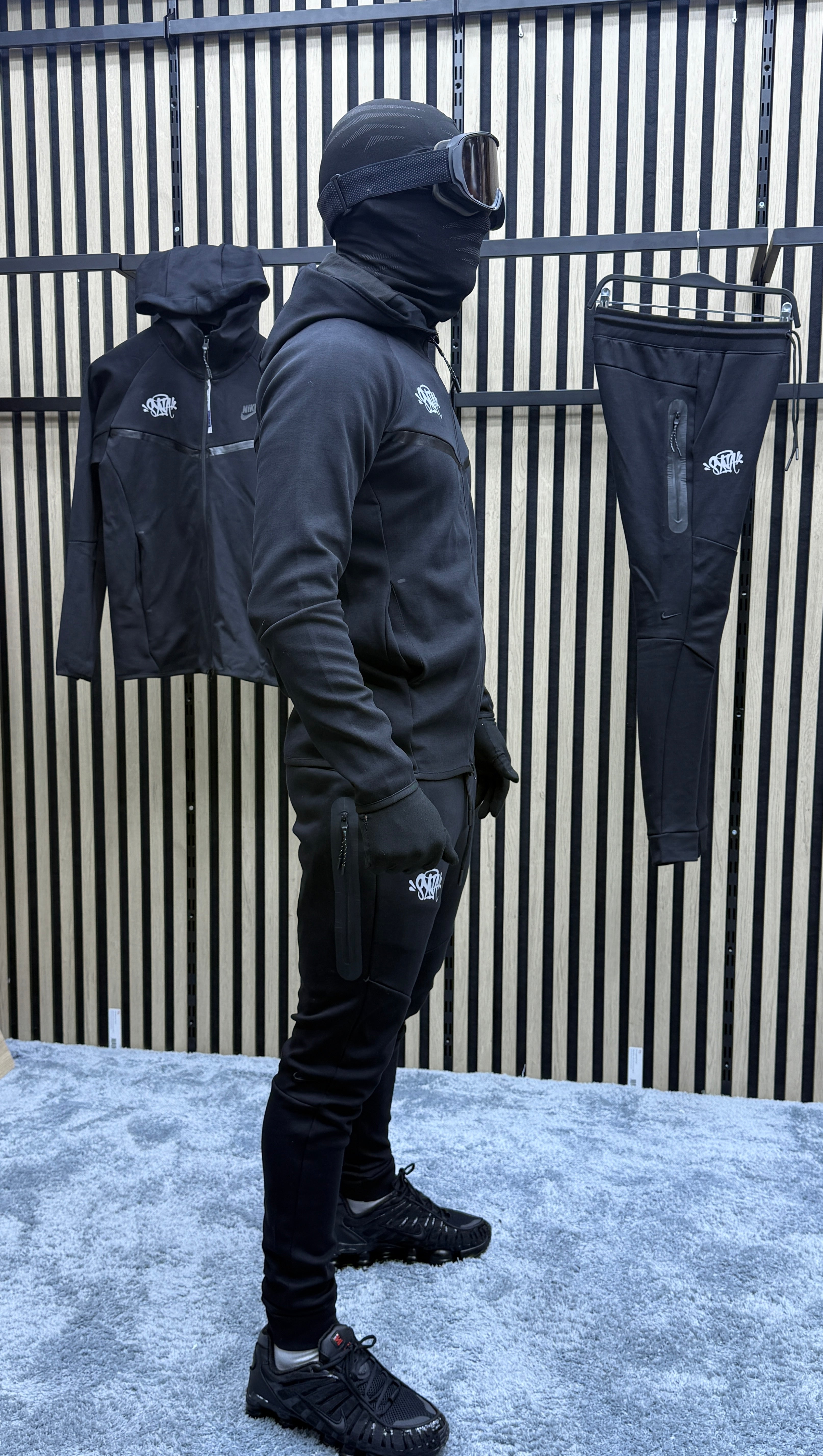 Nike Tech Black Syna ( edición limitada )