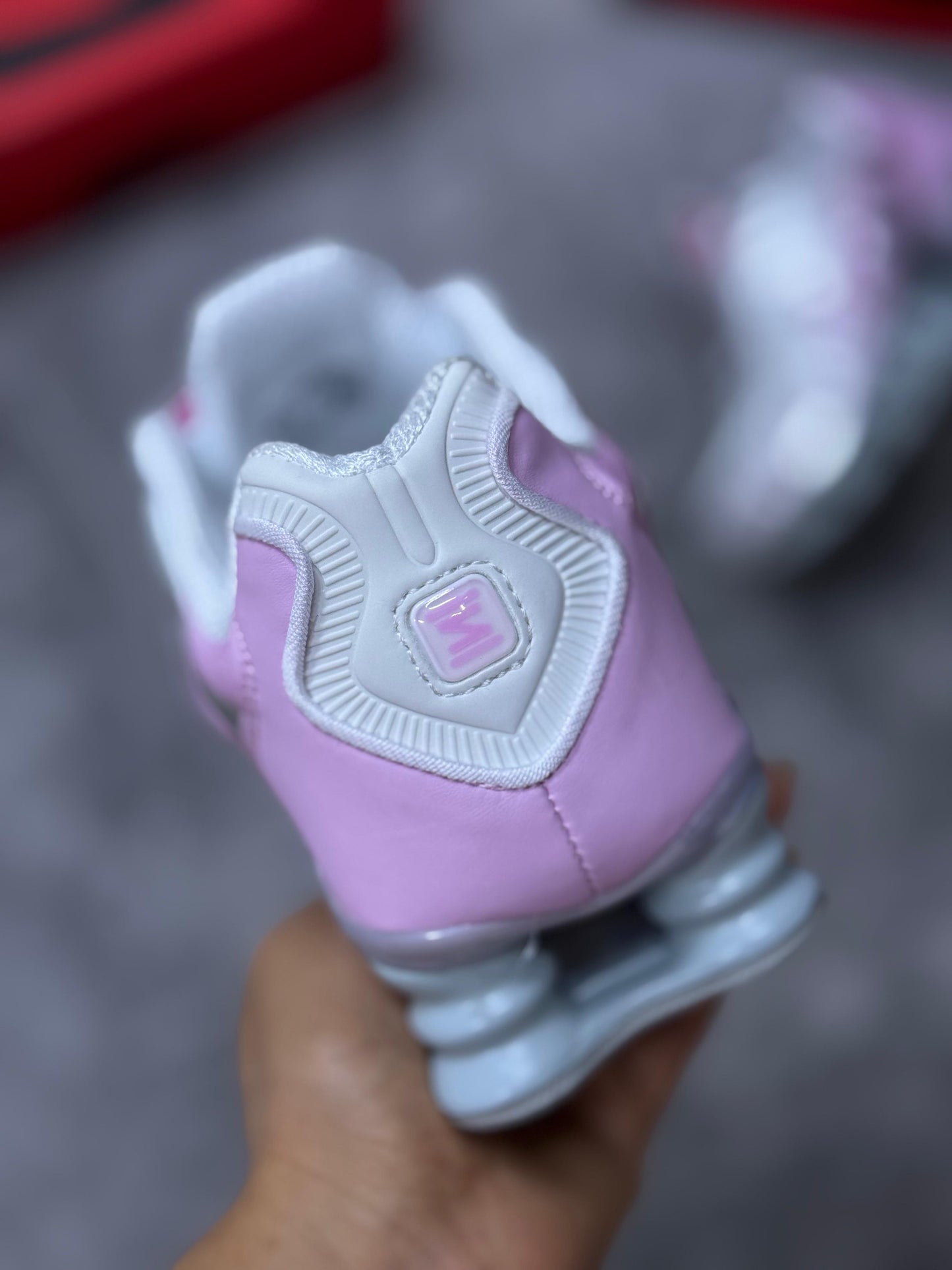 NIKE SHOX