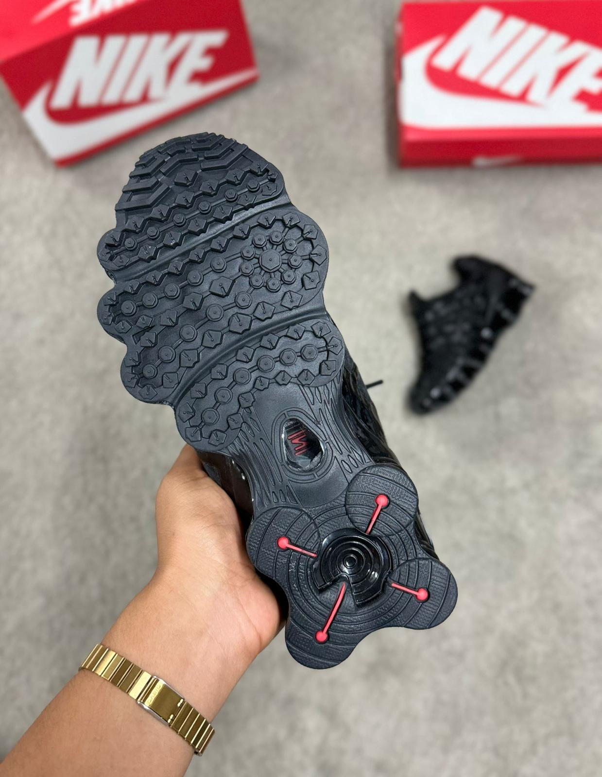 NIKE SHOX