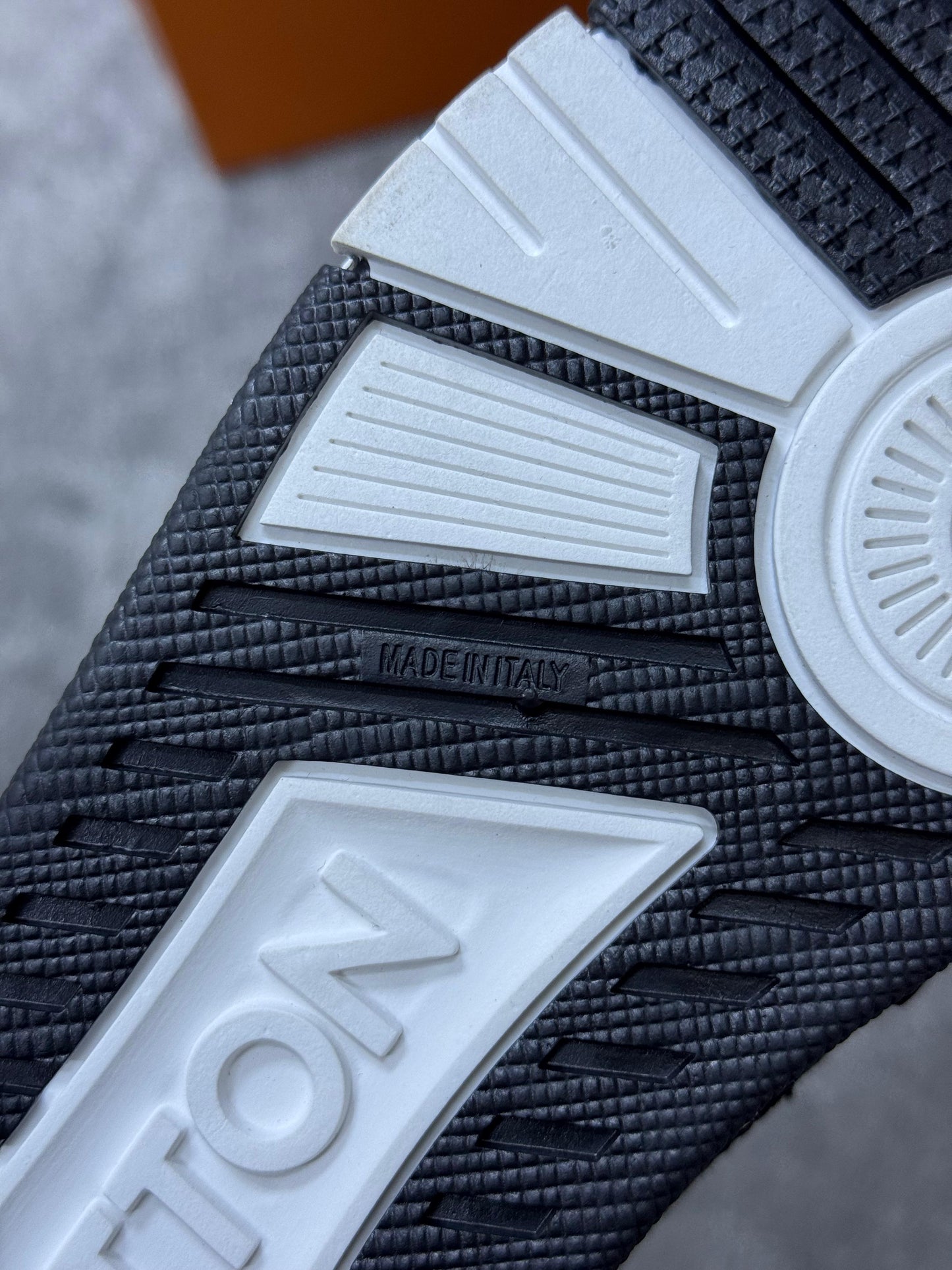 LUIS VUITTON TRAINER