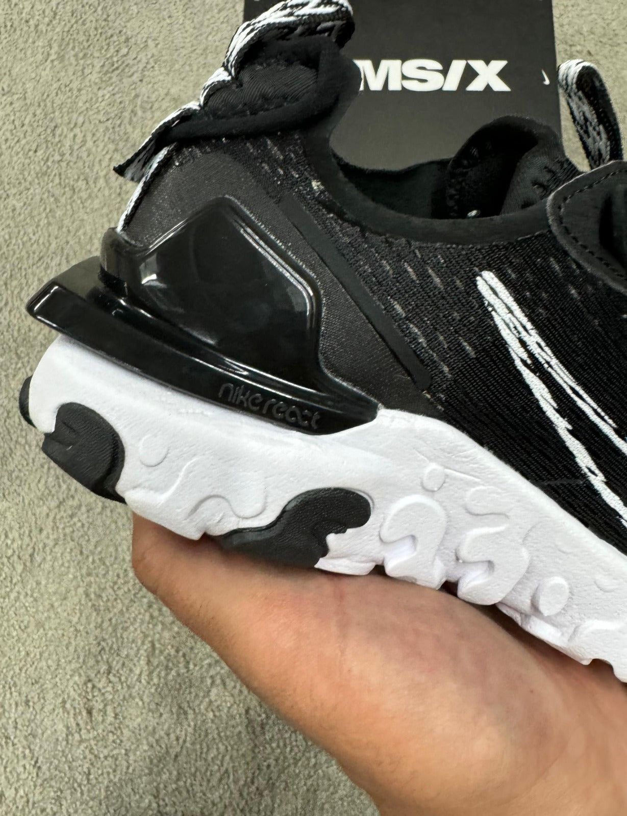 NIKE REACT
