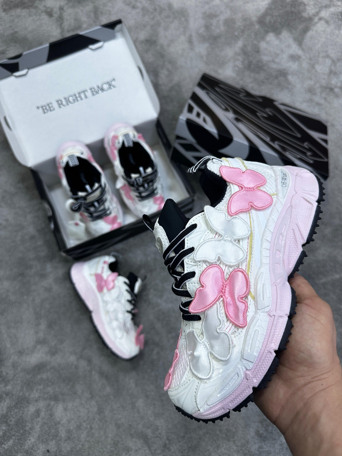 OFF-WHITE Be Right (ROSA)