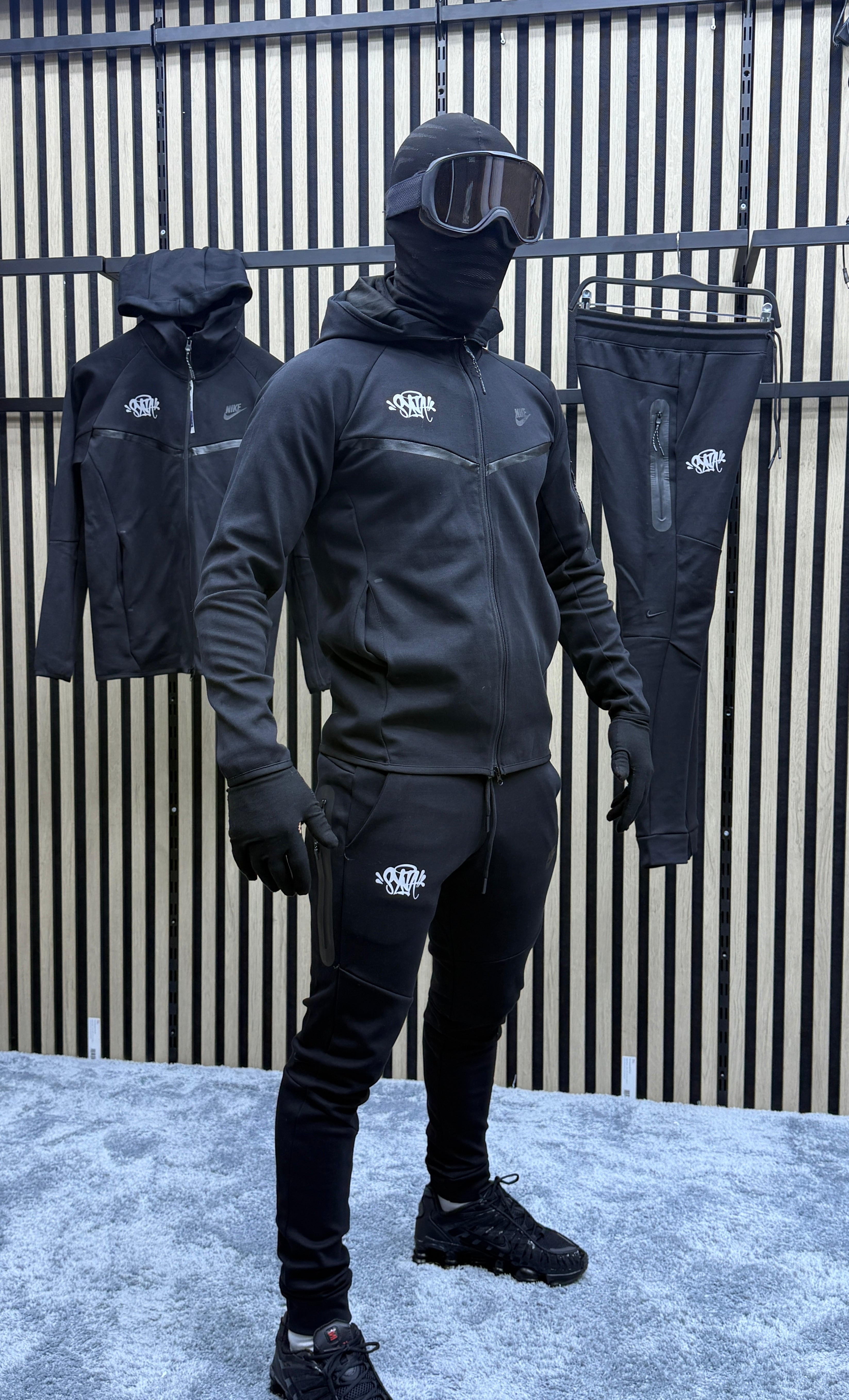 Nike Tech Black Syna ( edición limitada )