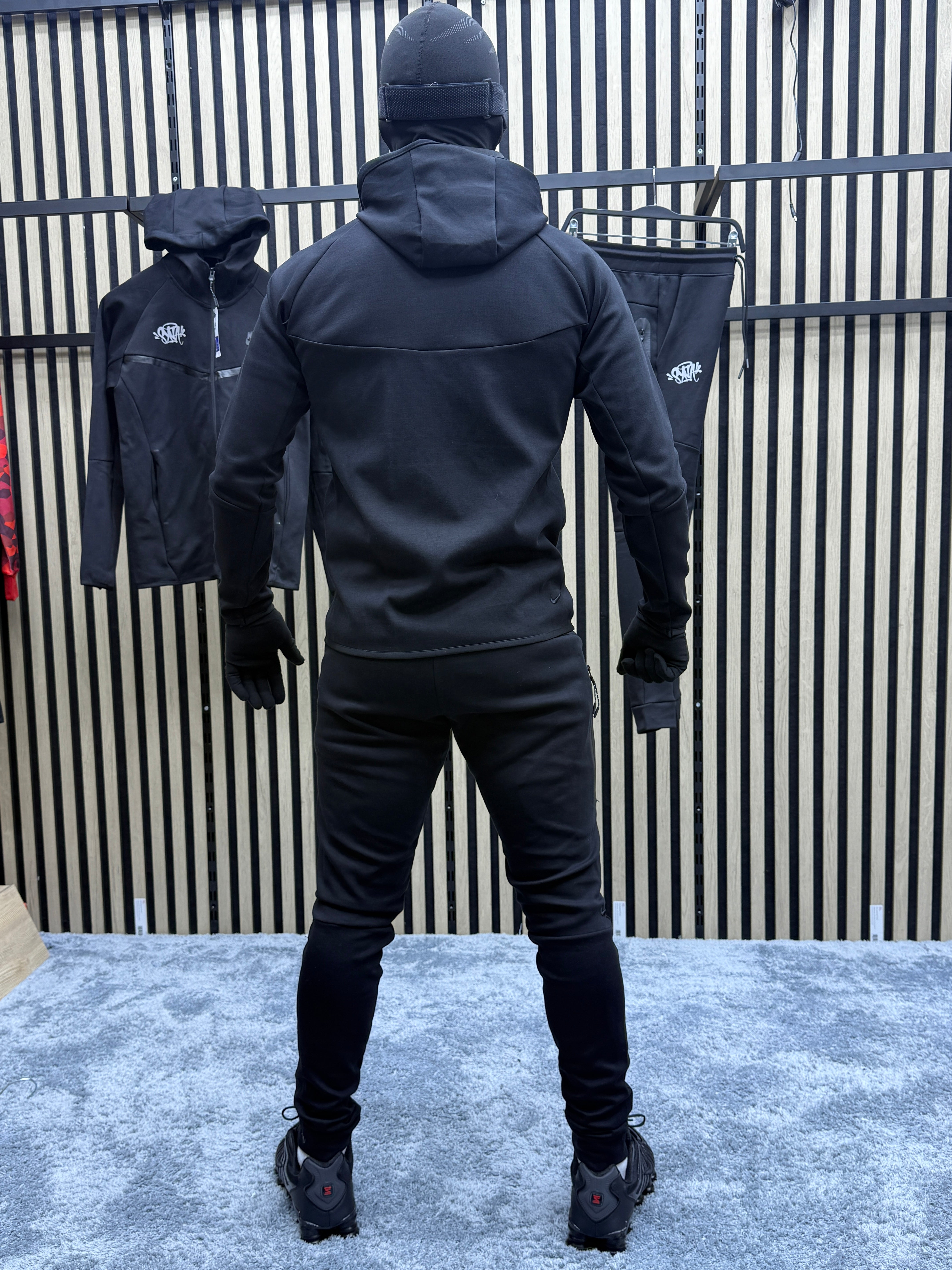 Nike Tech Black Syna ( edición limitada )