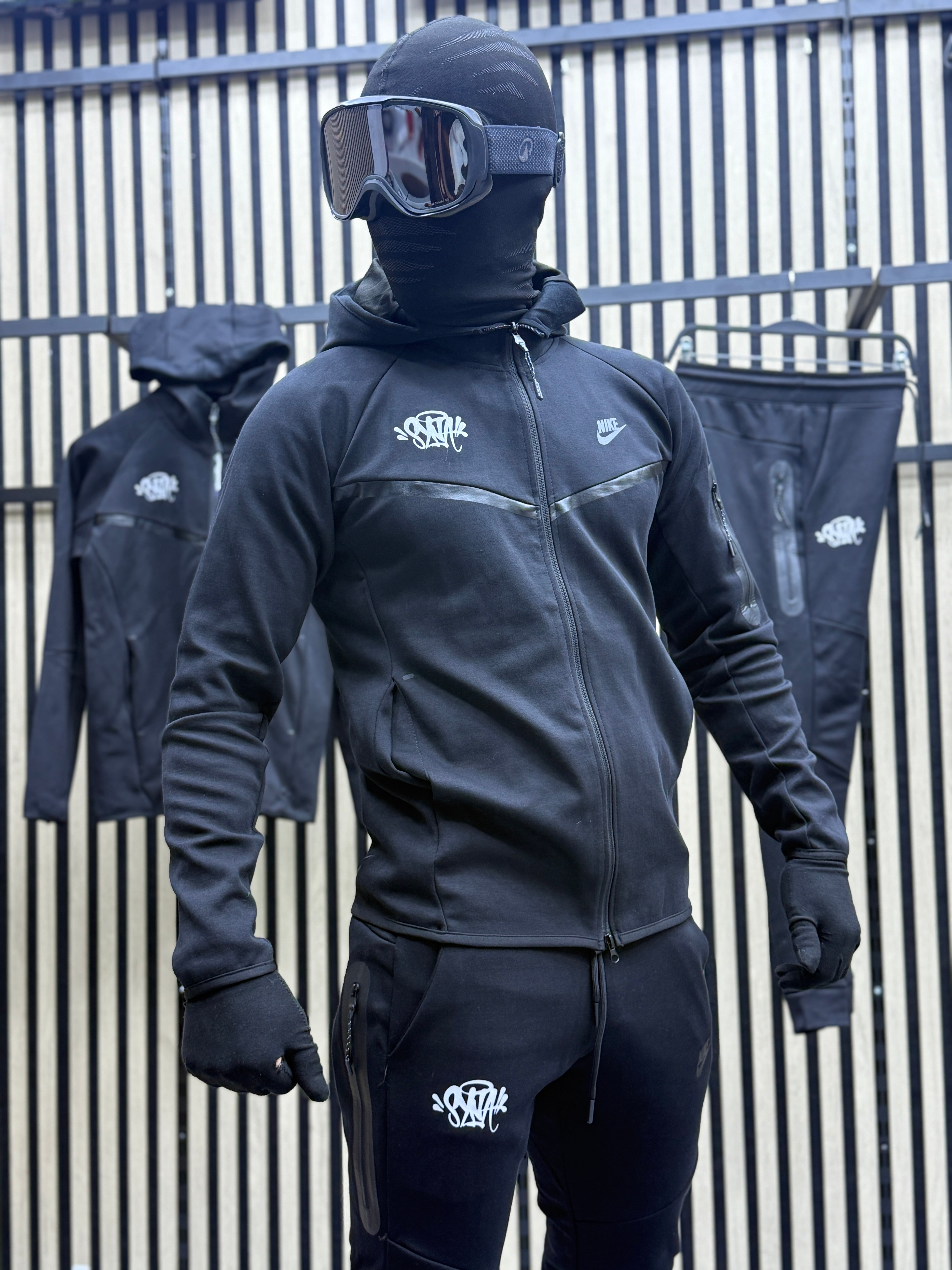 Nike Tech Black Syna ( edición limitada )