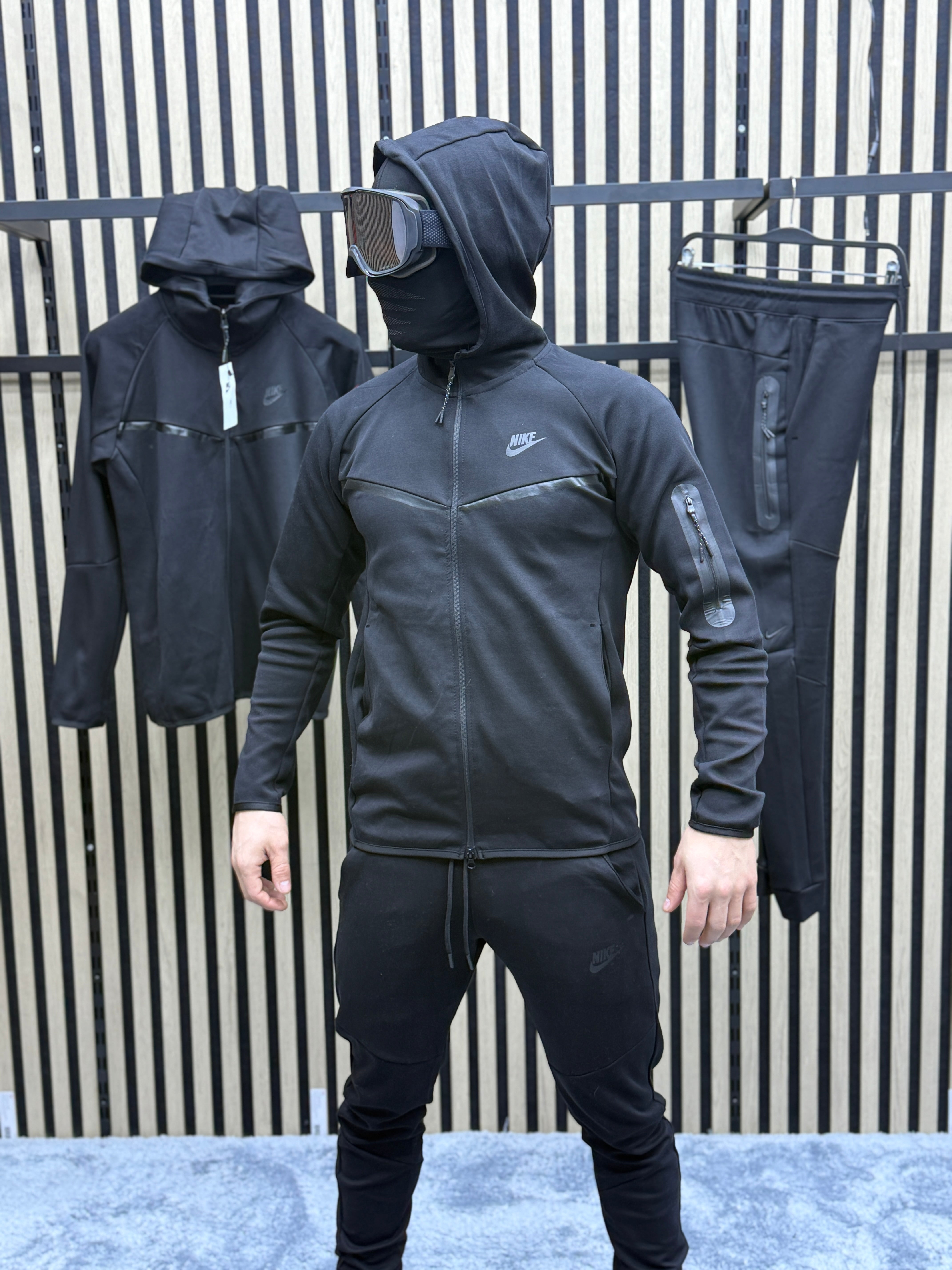 Nike tech full black