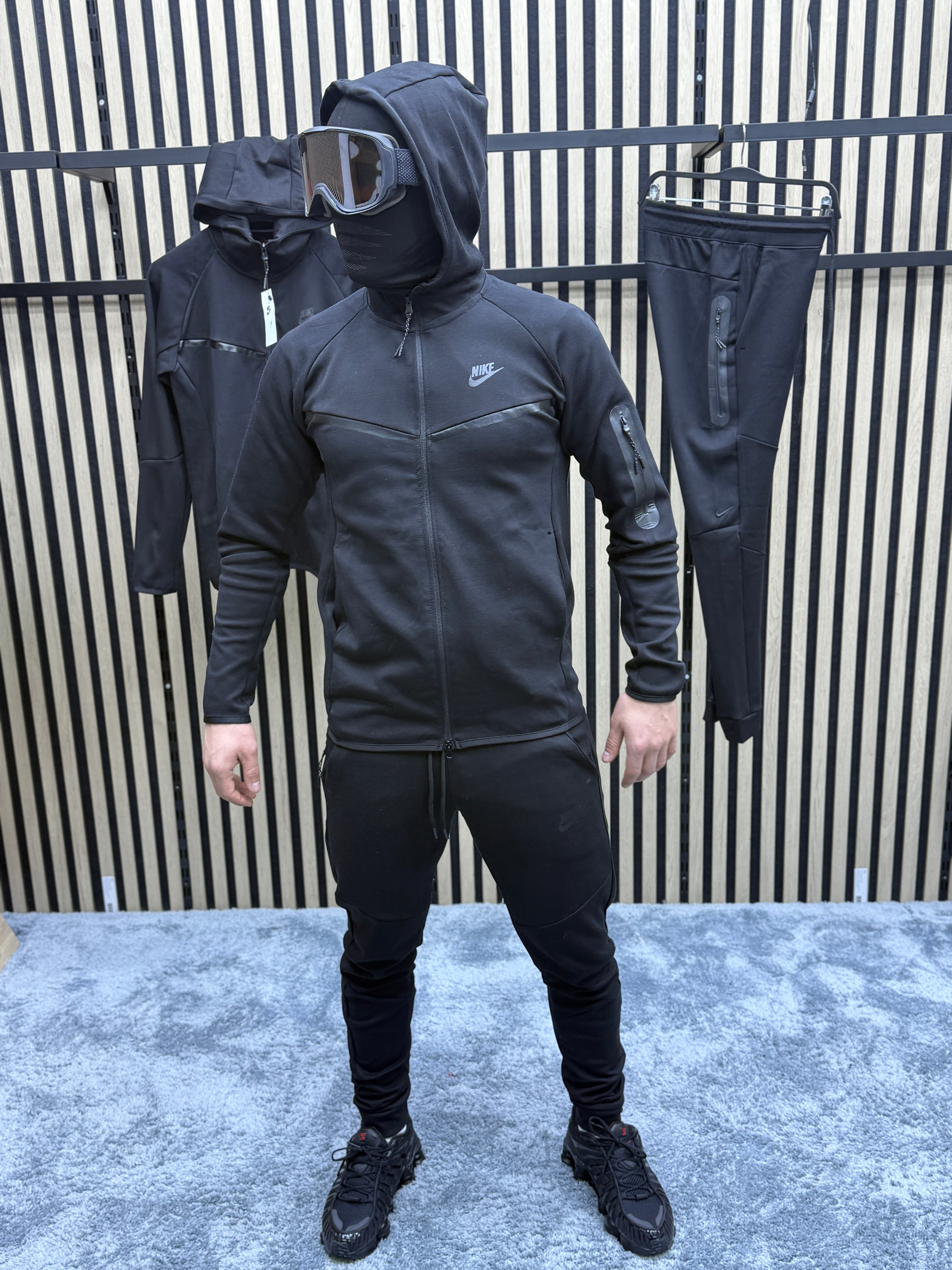 Nike tech full black