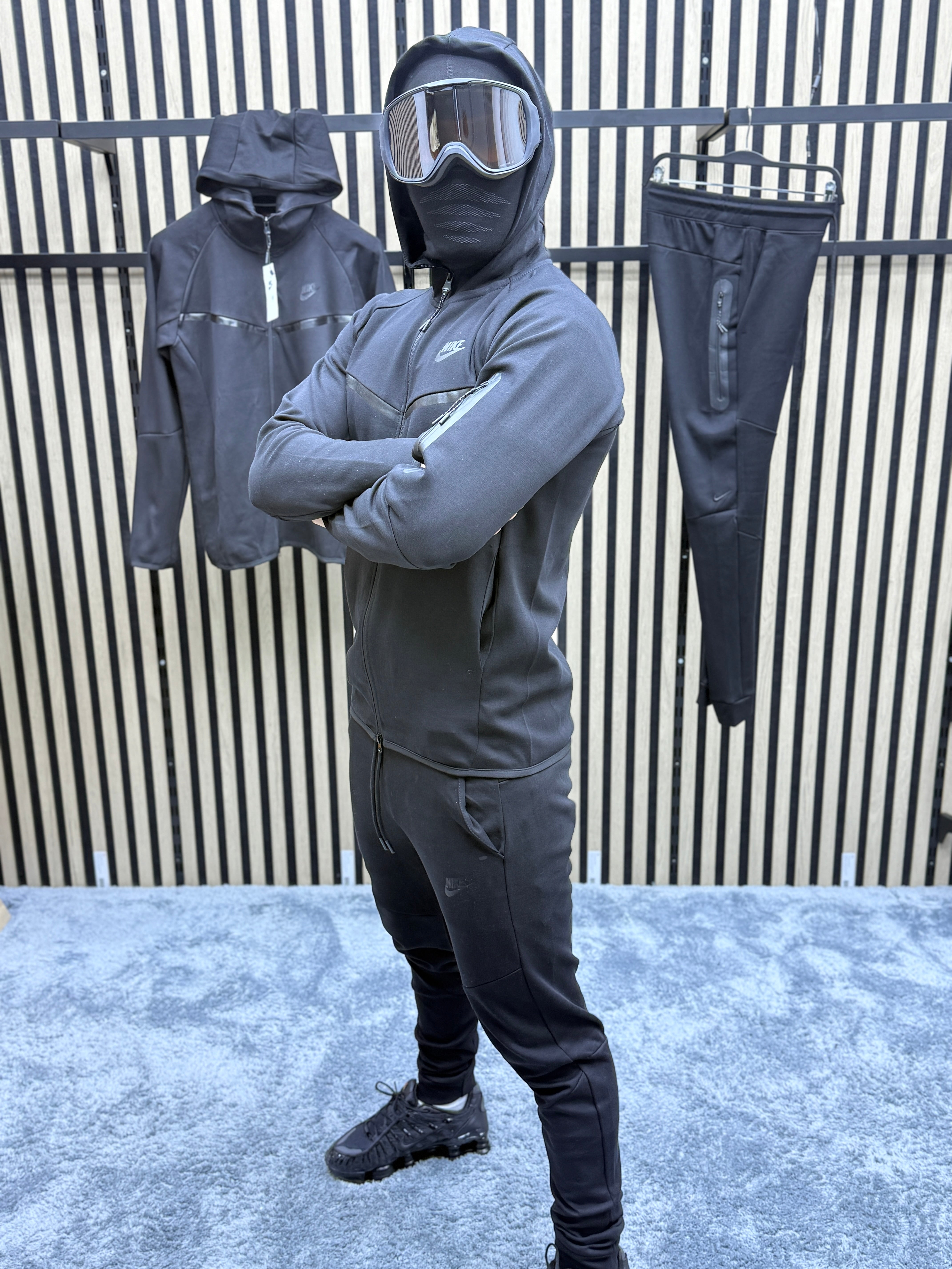 Nike tech full black