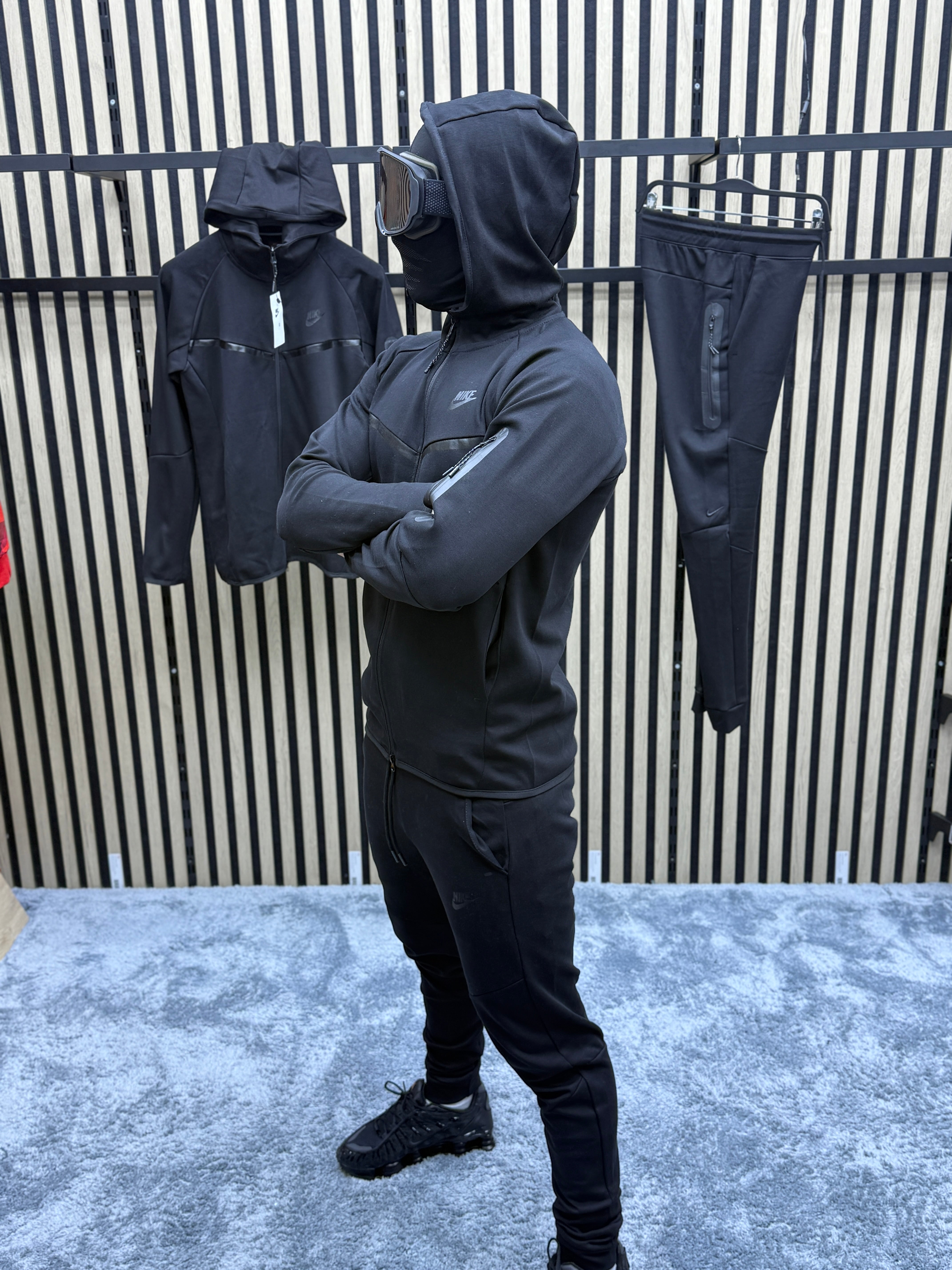 Nike tech full black