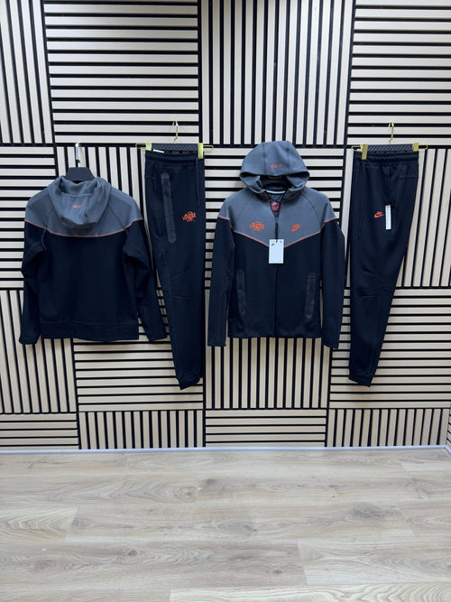 NIKE TECH X SYNA WORLD