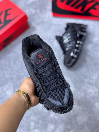 NIKE SHOX ( Negras)