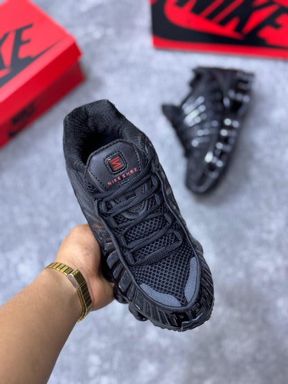 NIKE SHOX ( Negras)