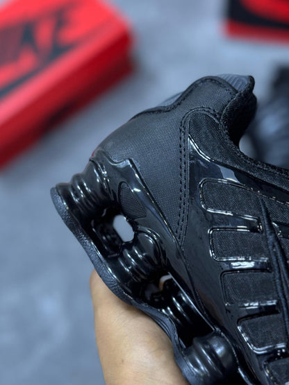 NIKE SHOX ( Negras)