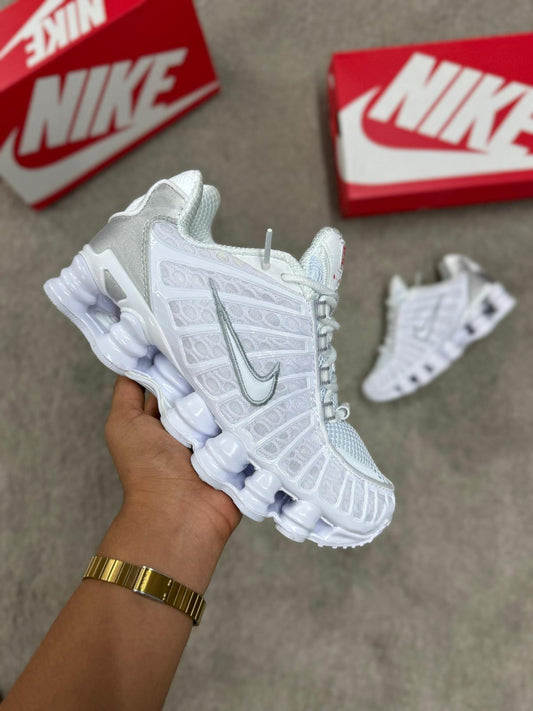 NIKE SHOX