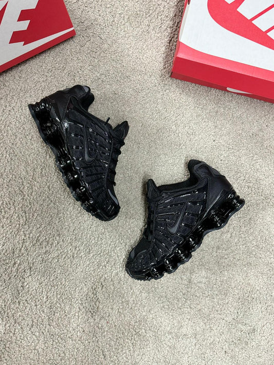 NIKE SHOX
